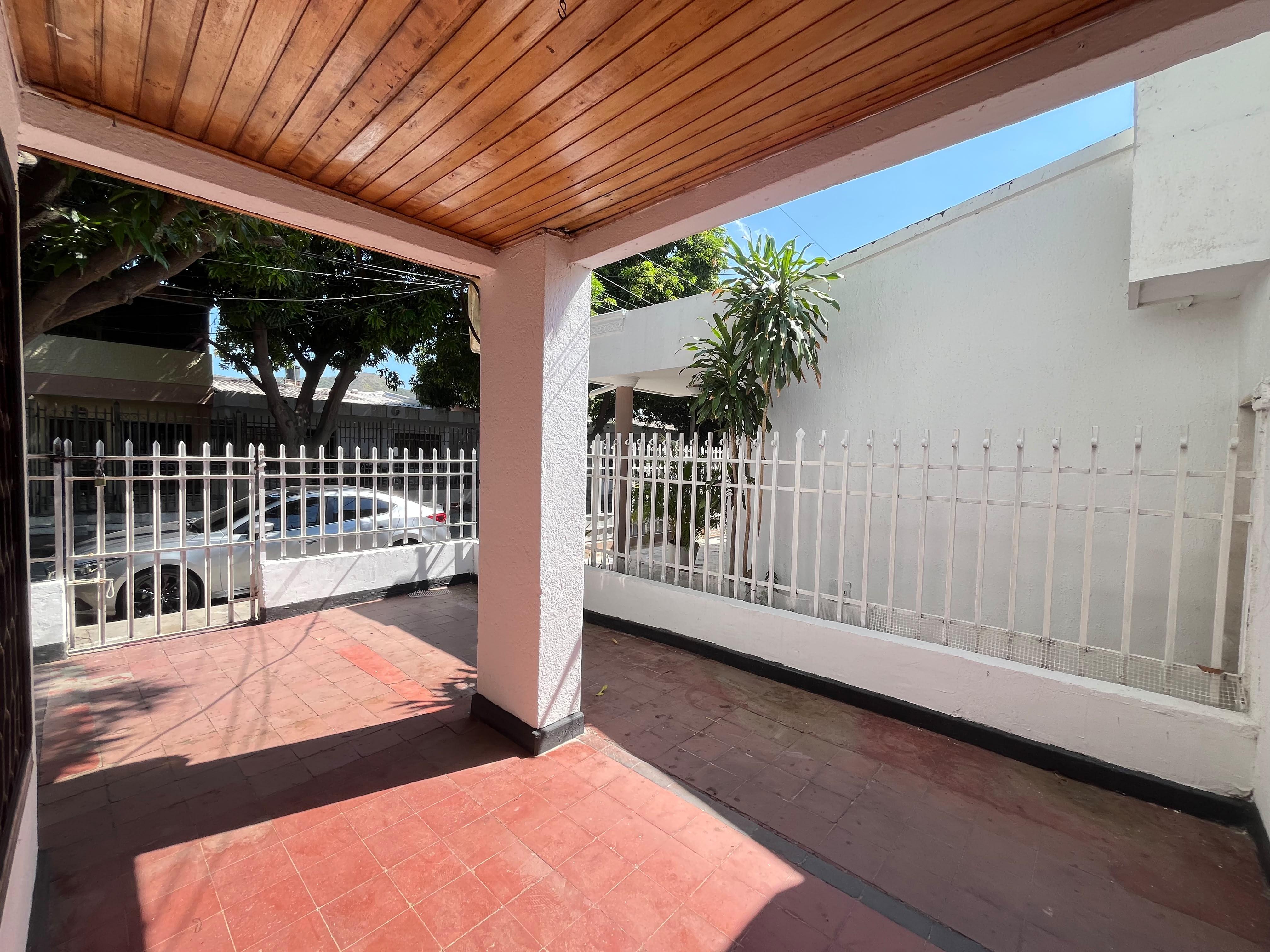 LOS ALMENDROS